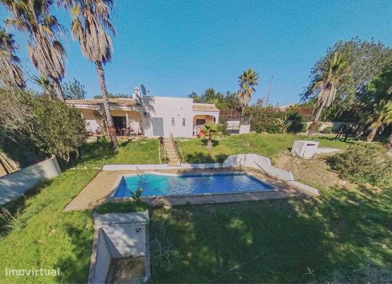 Vivenda V3 com piscina e terreno com 21.500 m2 - Grande imagem: 2/3