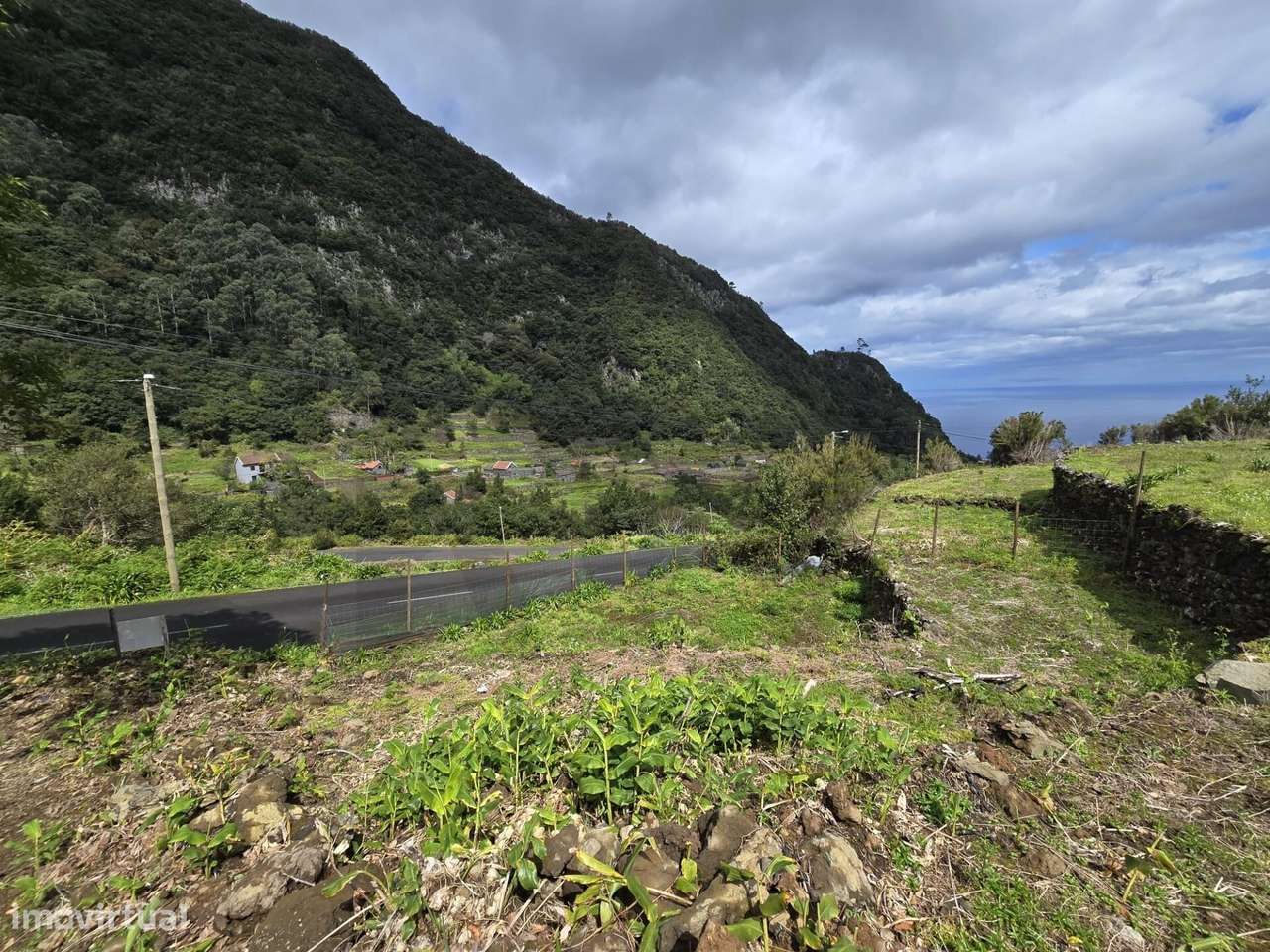 TERRENO COM 694M2 ,COM PROJECTO APROVADO PARA 1 PALHEIRO - Grande imagem: 4/16