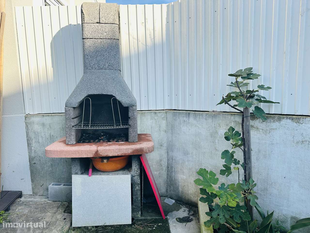 Moradia T3+T2 Bifamiliar para habitação própria ou investimento-31