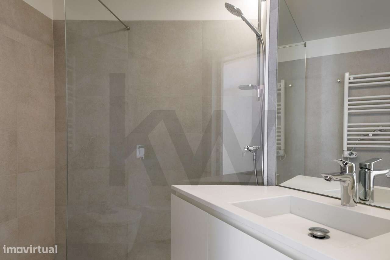 Entre serra e mar | Duplex T4 com terraços | Praia das Maçãs-25