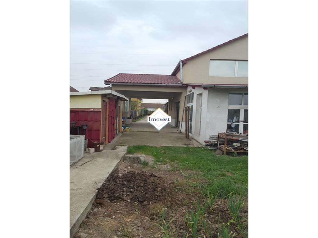 Casa  de vanzare - Imagine principală: 2/19