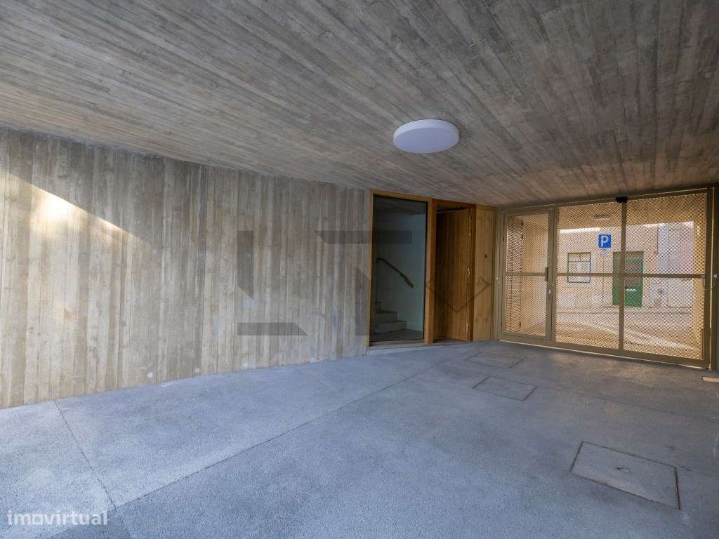 Apartamento T2 de Luxo com Garagem e Vista Monsanto, para Venda no ... - Grande imagem: 3/23