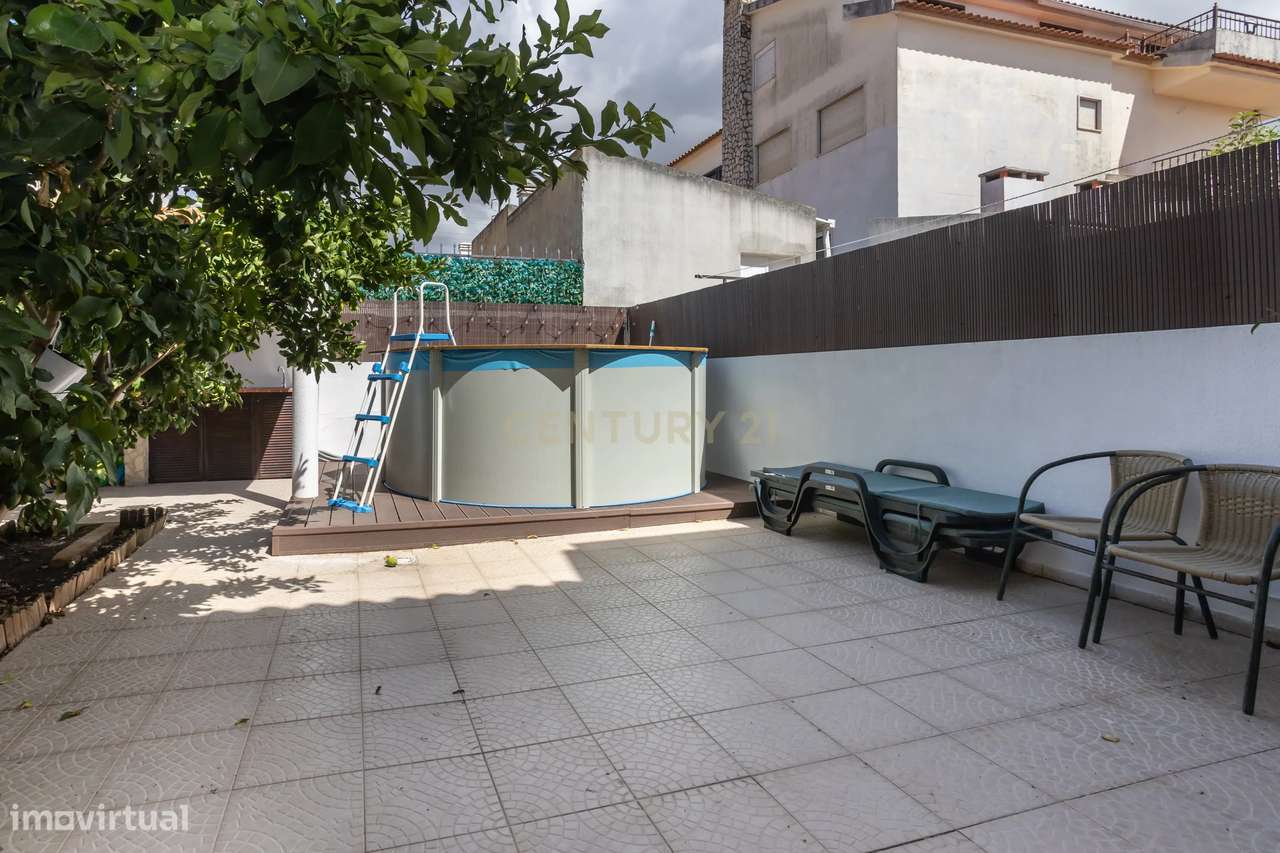 Moradia T3 c/Garagem 4 Viaturas - Foros de Amora-18