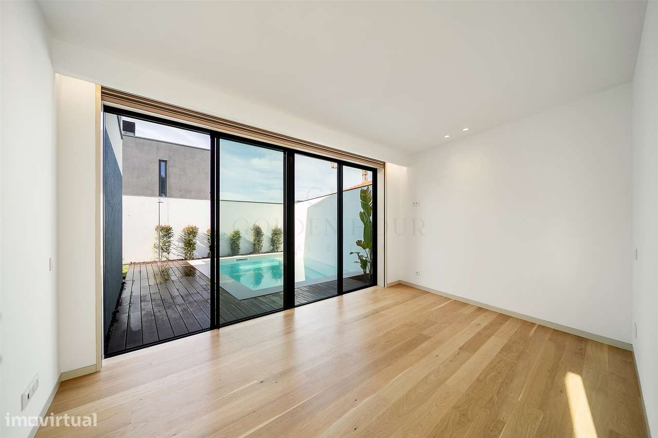 Moradia T4 de Luxo em Canidelo com Vista Mar | Golden Hour Real Estate-38
