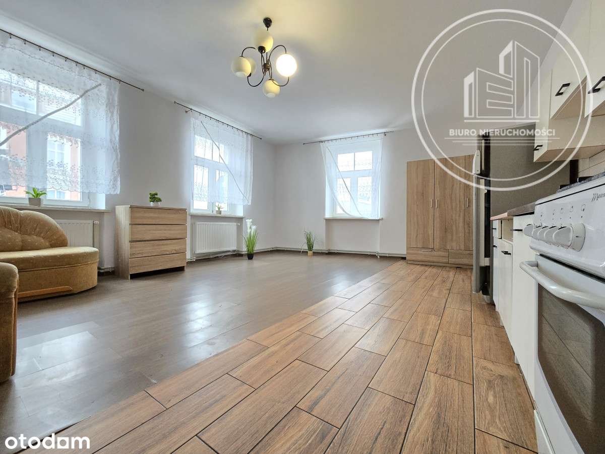 Przestronne mieszkanie w centrum miasta - Pełny obrazek: 2/13