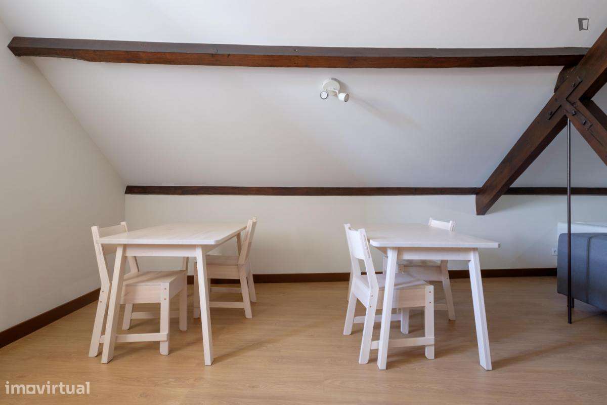 Quarto - localizado em Baixa Coimbra - Grande imagem: 4/9