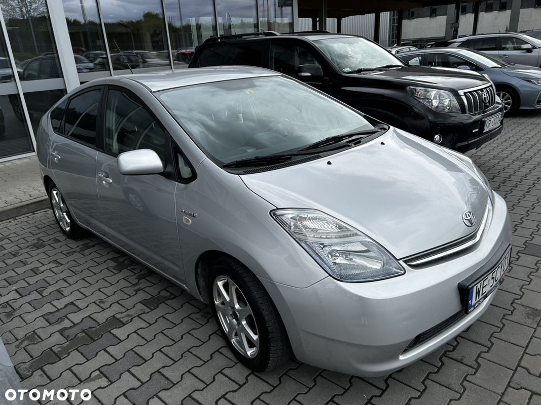 Toyota Prius (Hybrid) - 3