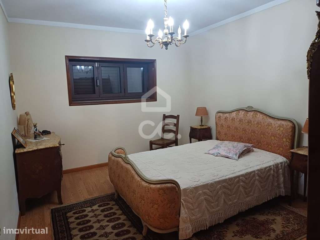 Moradia Bi-familiar T5+T2 em Palmeira, Santo Tirso-44