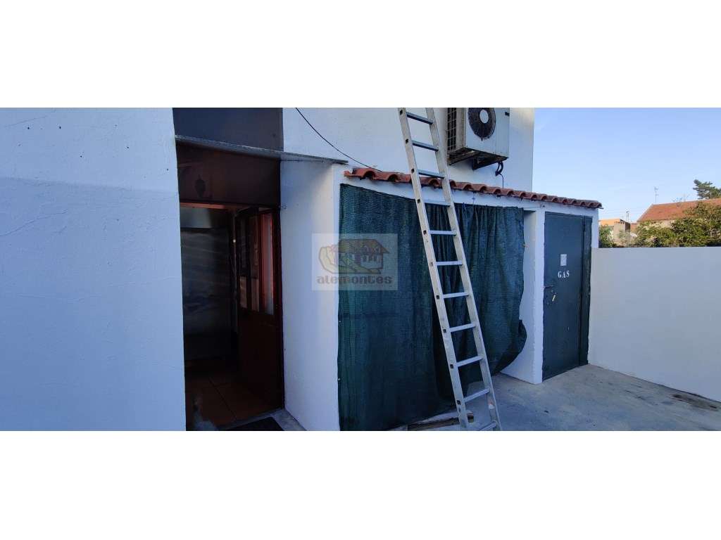 Espaço comercial com 1200m2 de terreno e 240m2 de área coberta - Grande imagem: 5/8