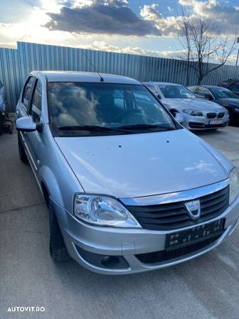 Dezmembrez Dacia Logan - 1