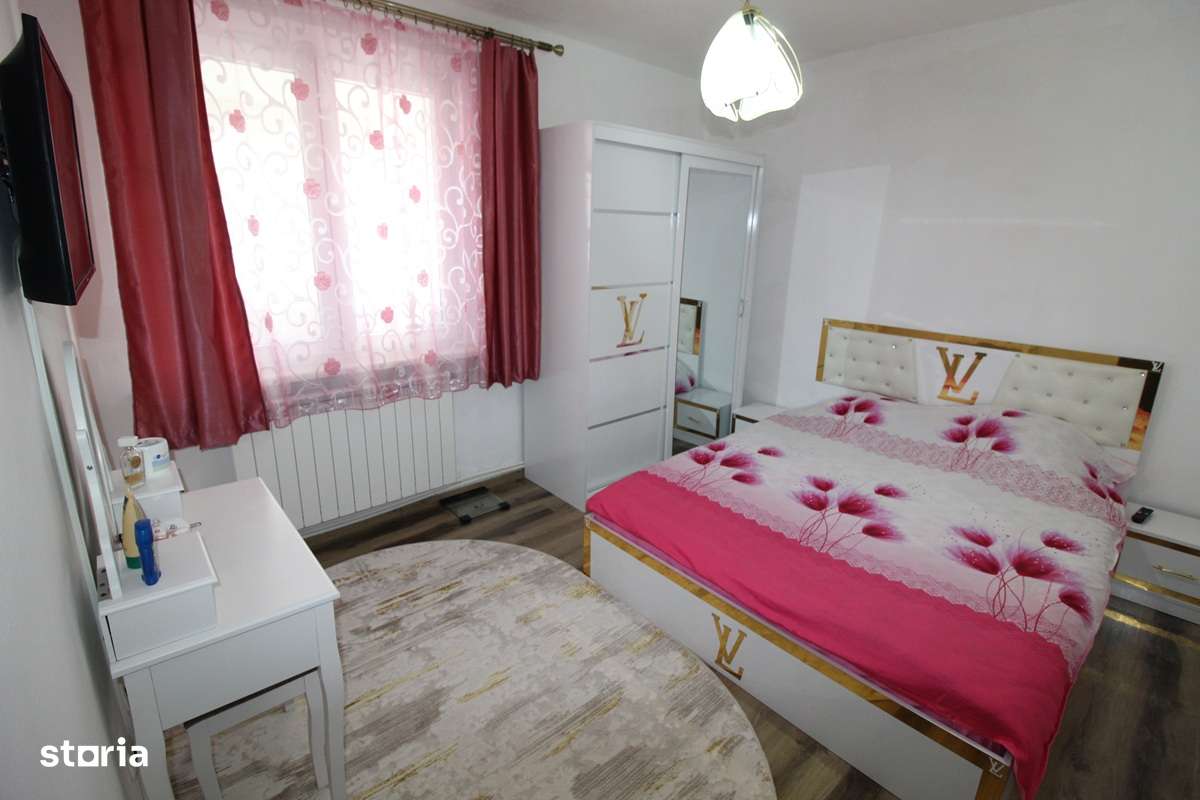 Vând apartament 2 camere în Hunedoara, Central-Parc Corvin, etaj 3...-4