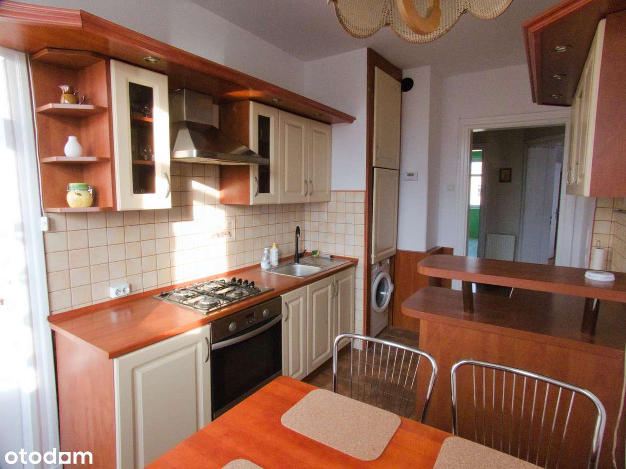 Słoneczne i komfortowe mieszkanie w ścisłym centrum Jeleniej Góry - Pełny obrazek: 4/9