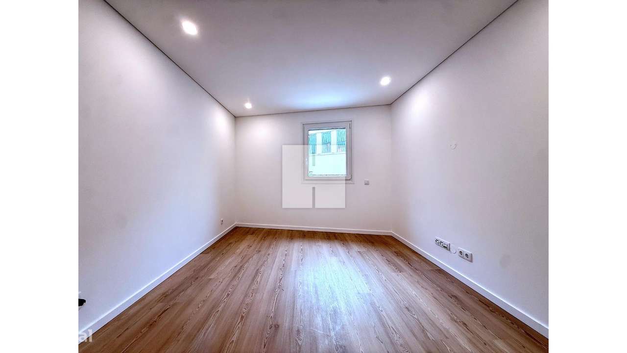 Apartamento T1K Novo em Zona Nobre-18