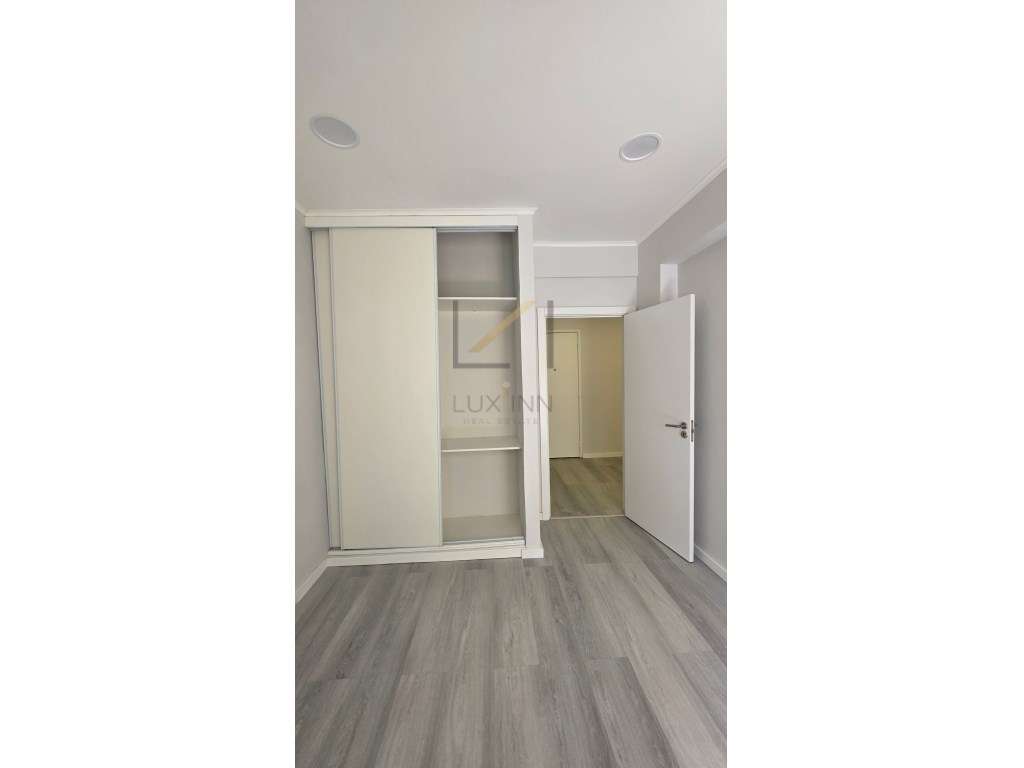 T1 renovado centro Amadora - elevador e a 100mt do comboio-9