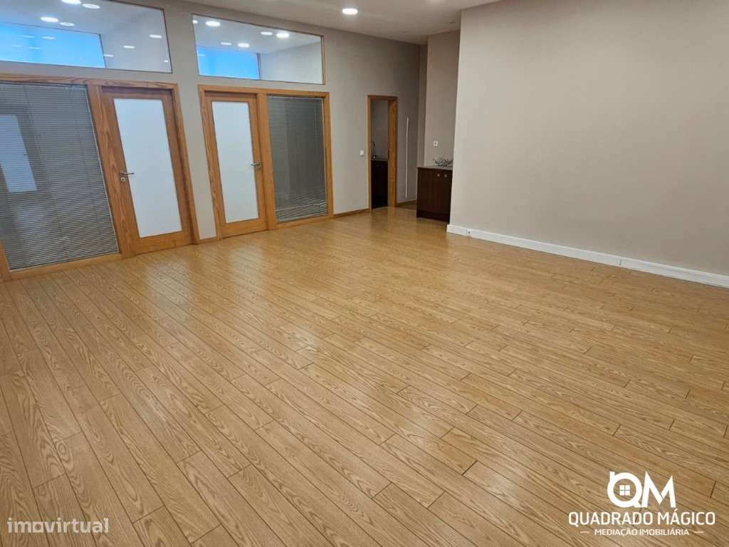 Loja à Venda em Ramalde com Localização Estratégica junto ao Hospit...-9