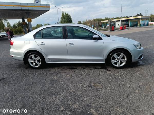 Volkswagen Jetta 1.6 TDI Trendline - 10