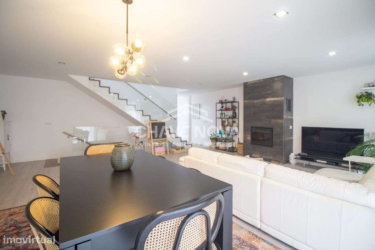 Moradia T3 em Grijó com 3 frentes, varandas e jardim - Grande imagem: 4/25