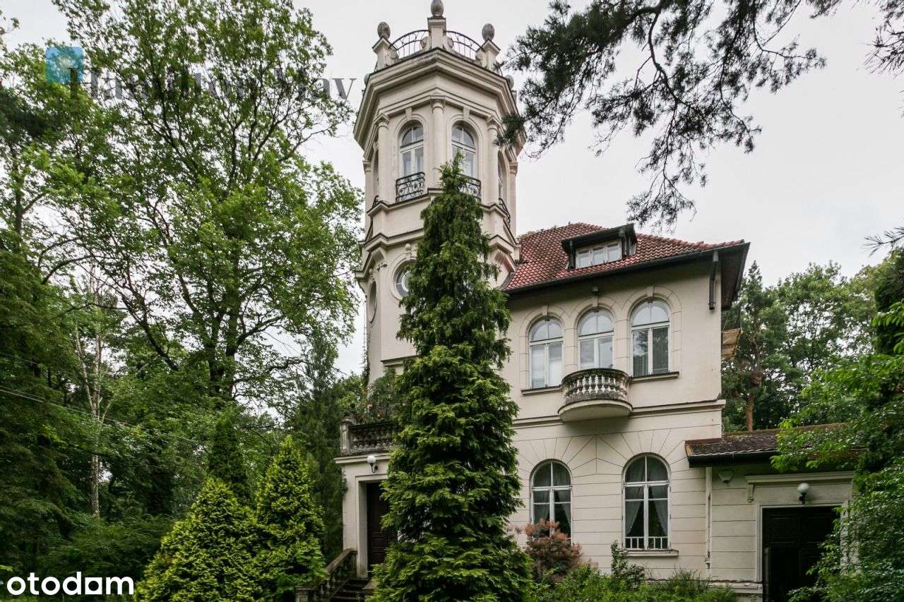Przepiękny zamek w Konstancinie