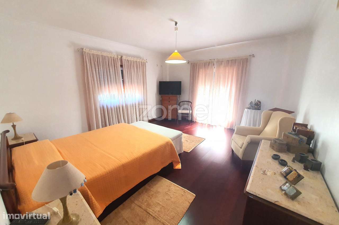 Moradia Isolada com piscina e bastante soalheira-16