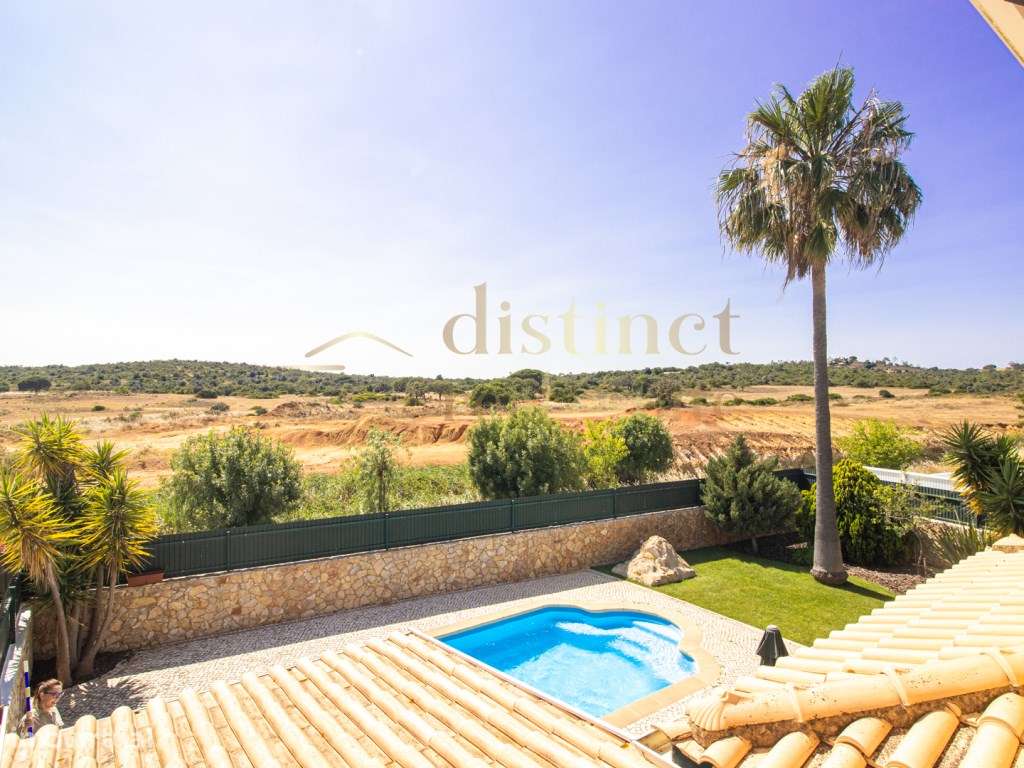 FANTÁSTICA/MORADIA EM BANDA/COM 4 QUARTOS/JARDIM & PISCINA/A APENAS...-26