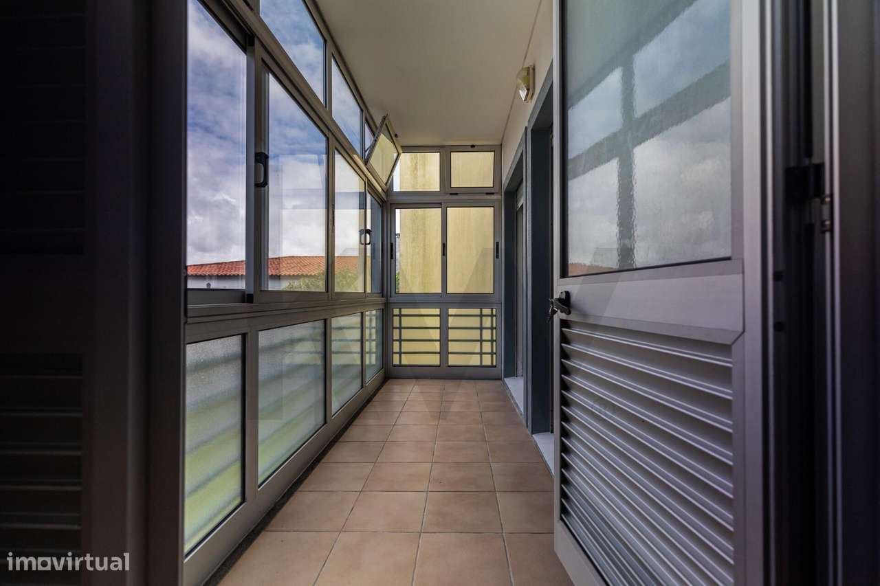 T2 Duplex com 132 m2, Terraço de 60 m2, Estacionamento e Vista sobre P-17