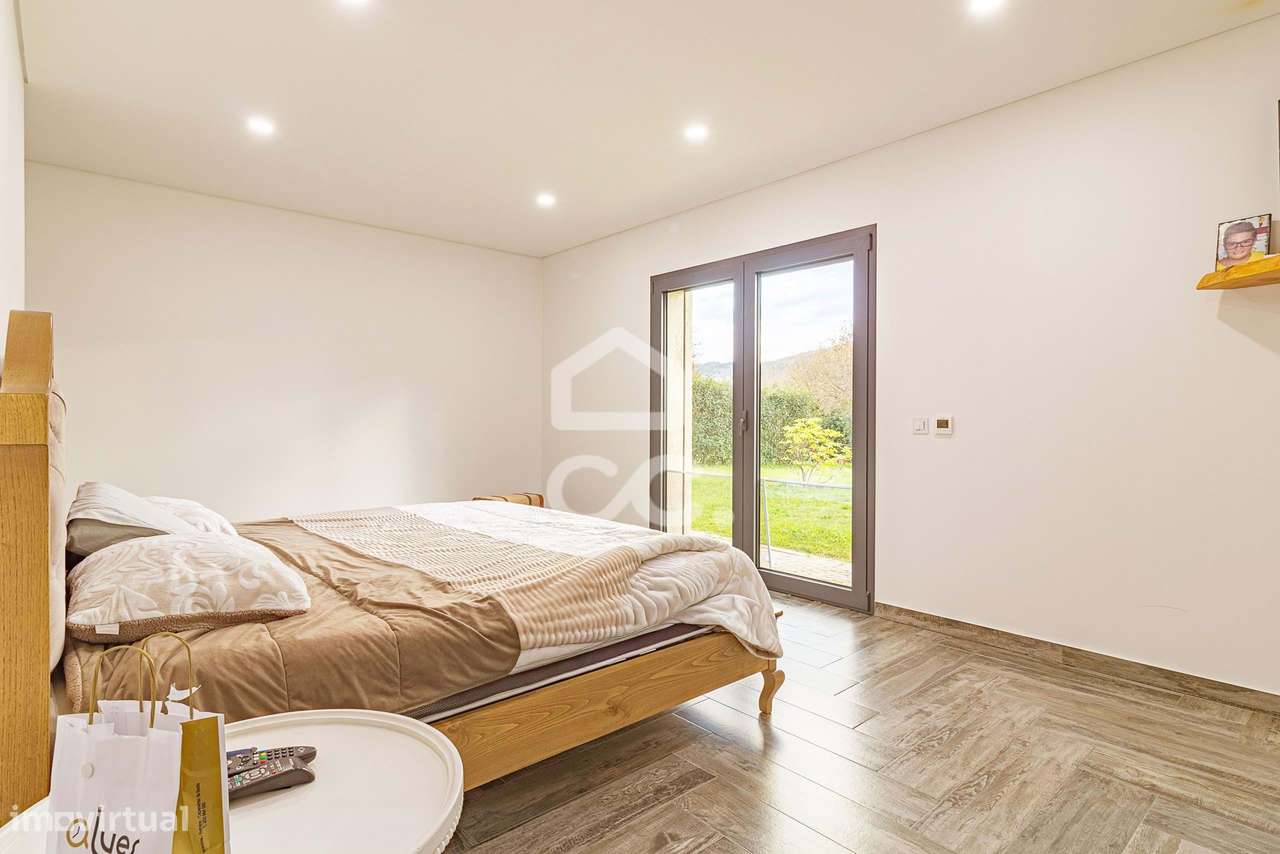 Moradia Térrea de Luxo com Cave | Conforto, Eficiência e Espaço Exteri-28