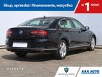 Volkswagen Passat - 6