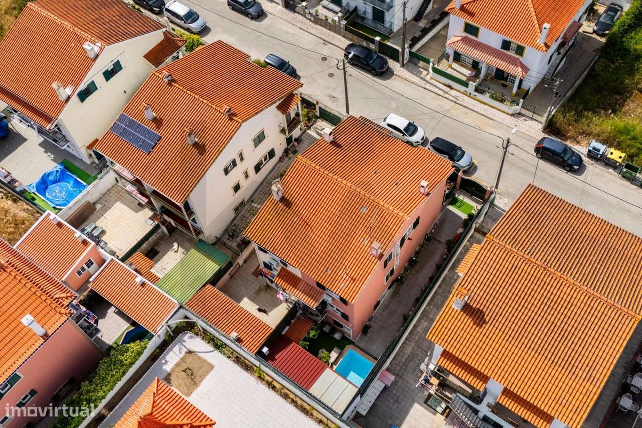 Moradia T3+2 com Piscina e Cave Independente — Quinta do Conde-31