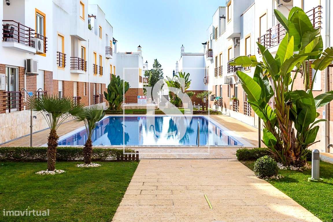 Apartamento T2 com piscina-0
