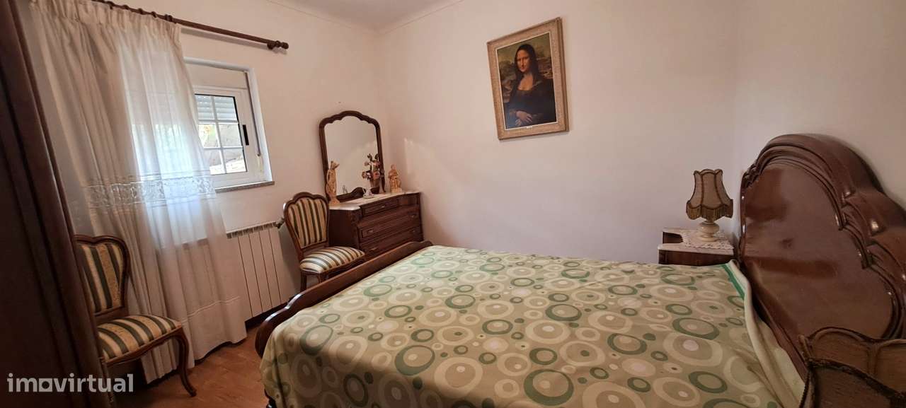 Moradia T5 com garagem e jardim em Miranda do Douro-41