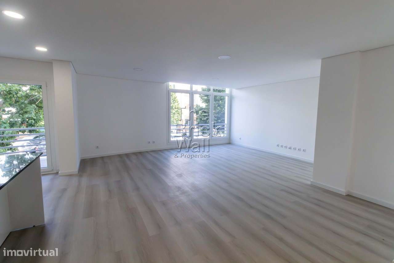 Apartamento T3 com parqueamento na Quinta da Flamenga, Vialonga - Grande imagem: 4/34