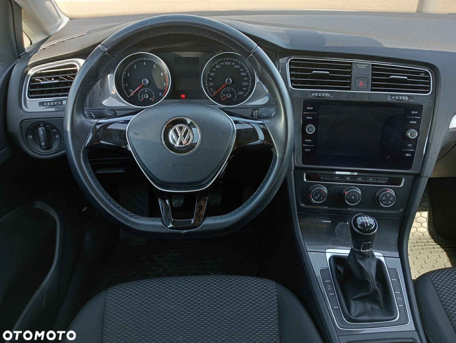 Volkswagen Golf VII 1.0 TSI BMT Trendline - 29