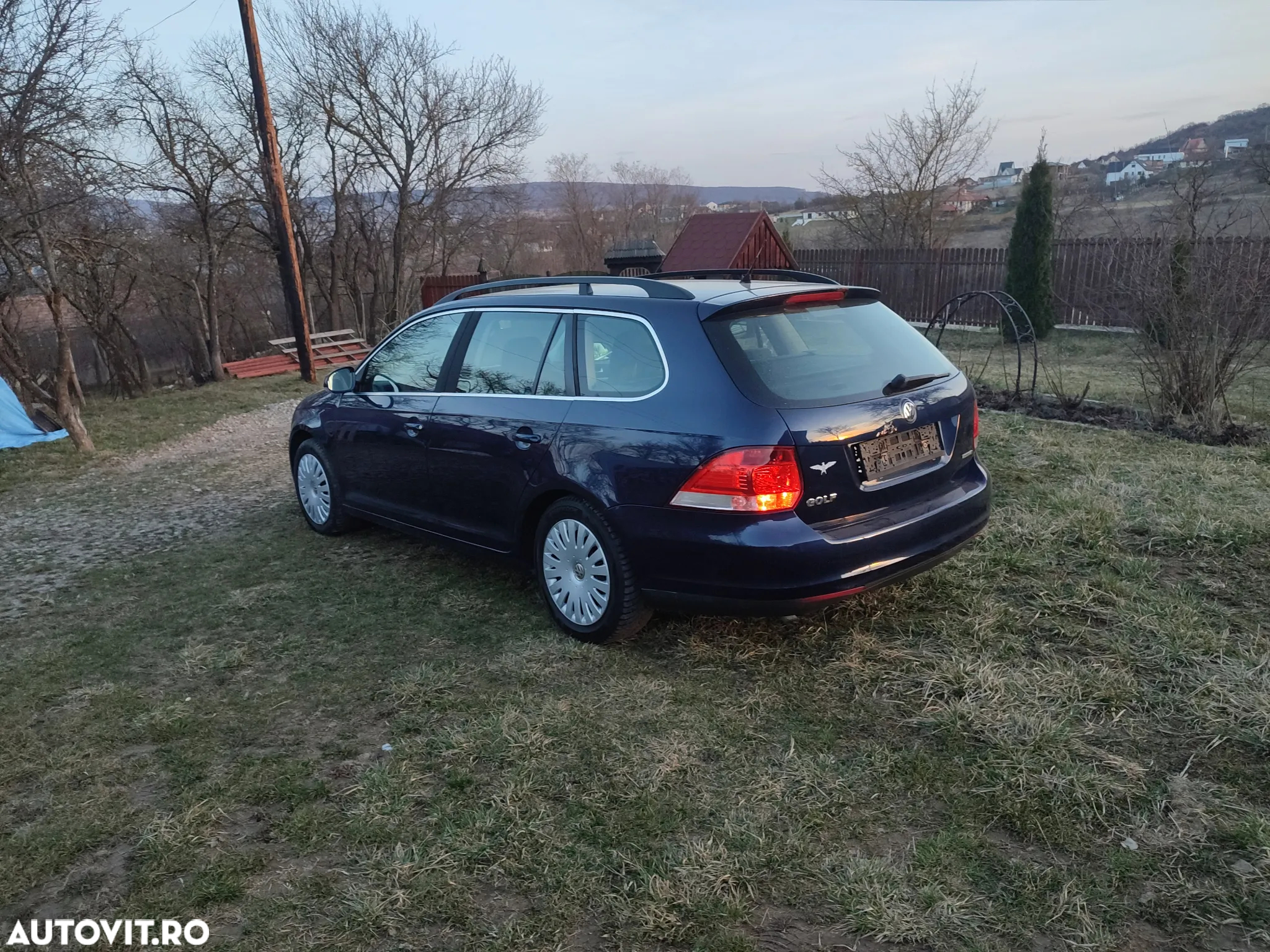 Volkswagen Golf 1.9 TDI BlueMotion Comfortline - 4