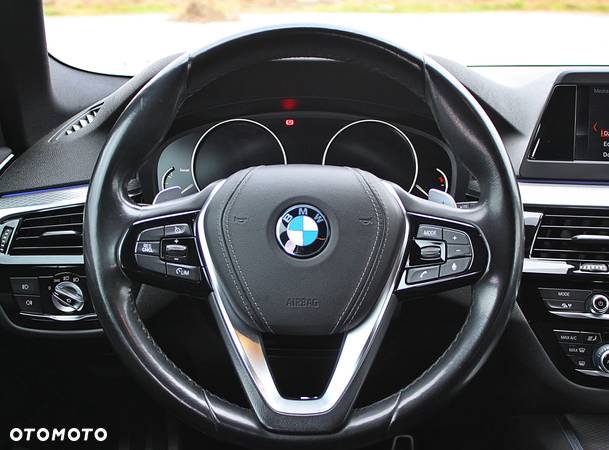 BMW Seria 5 520d xDrive M Sport sport - 11