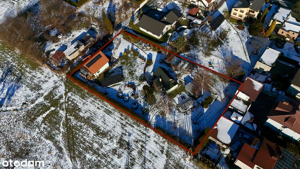 Atrakcyjna oferta! Dwa domy, garaż, fotowoltaika na dużej działce-1