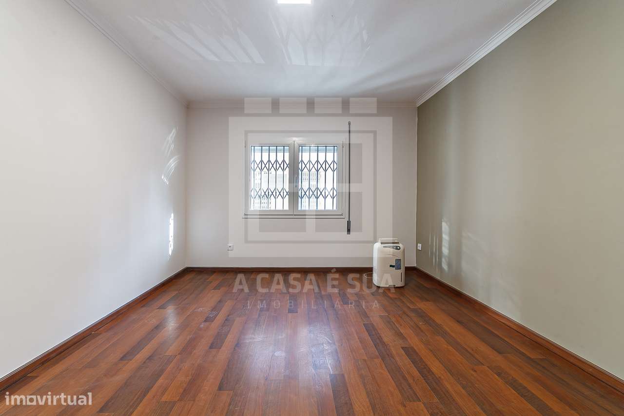 Apartamento T2 renovado em Mafamude no centro de Gaia-8