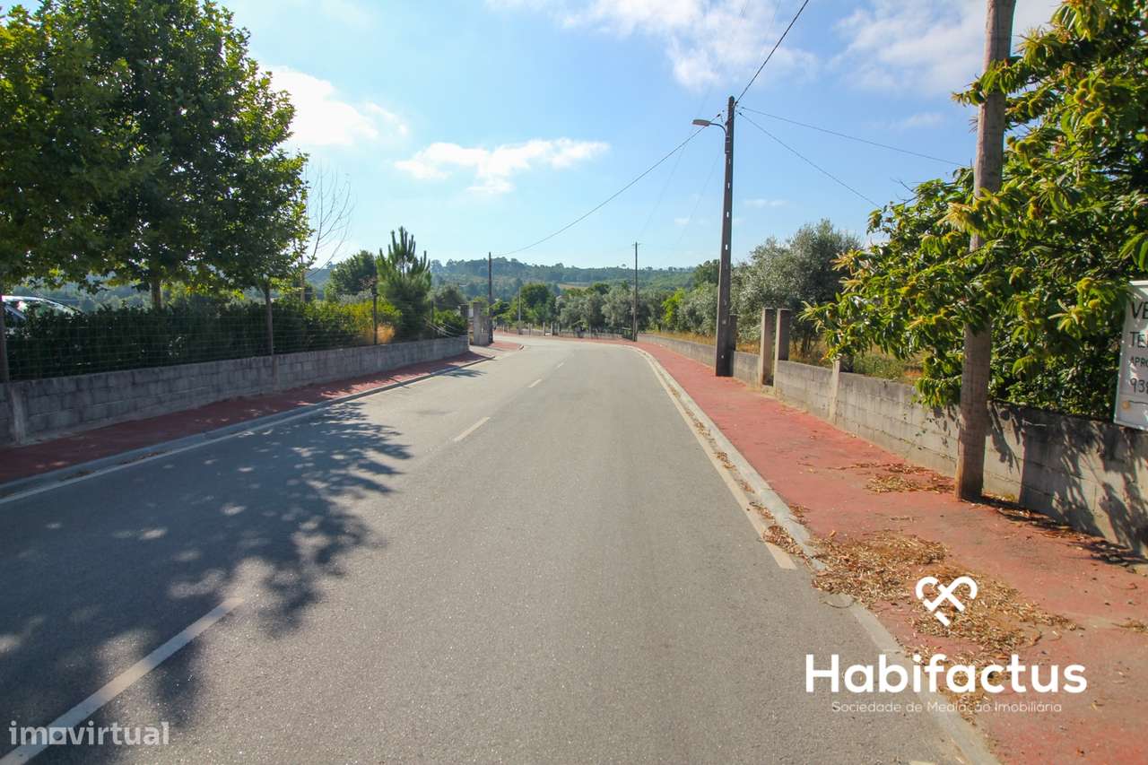 Terreno com viabilidade construtiva em Santar - Grande imagem: 5/7