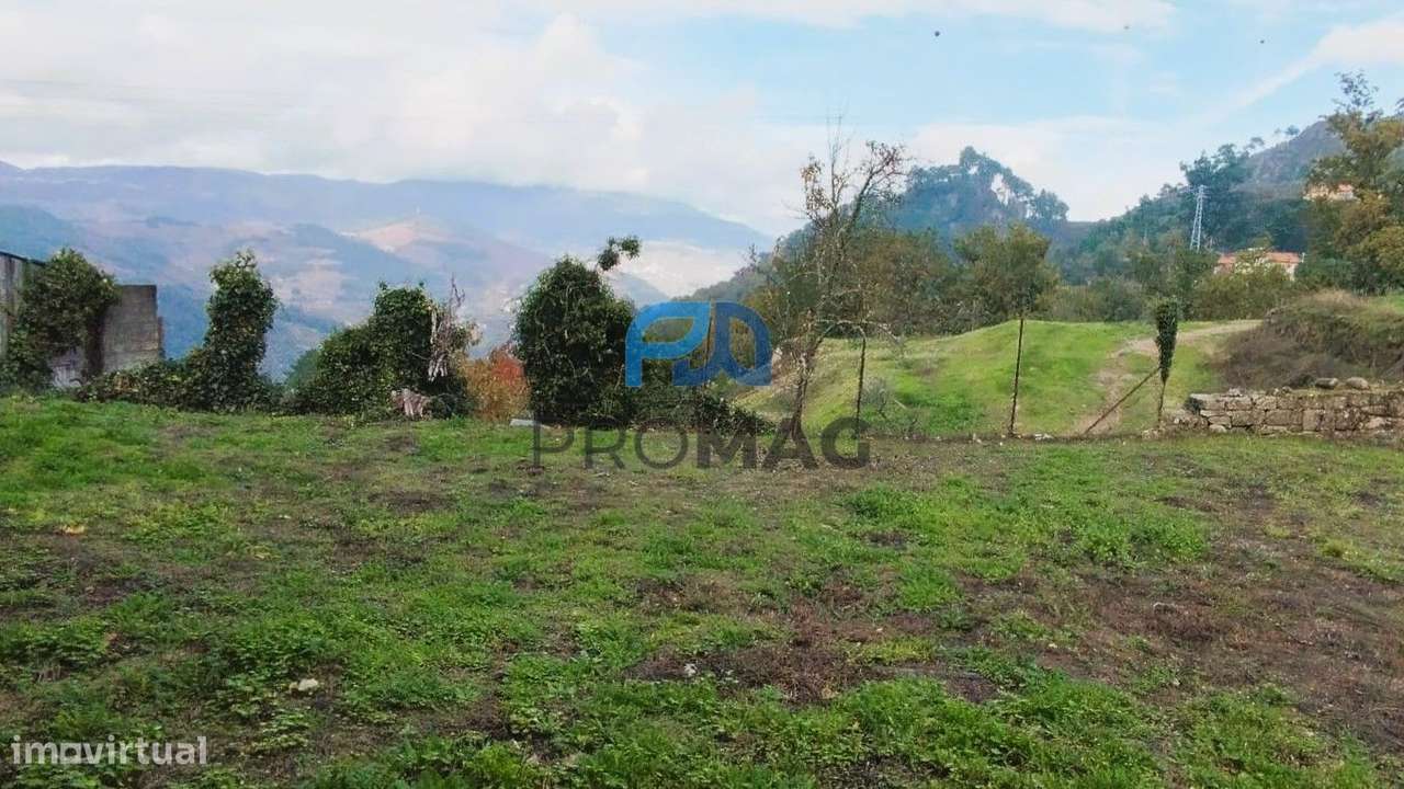 Moradia V3 para Recuperar em São Martinho de Mouros-17