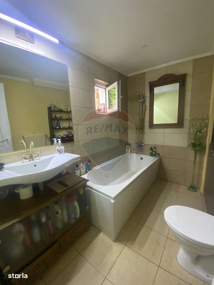 Casă în cartierul După Zid, curte comuna - Imagine principală: 5/11