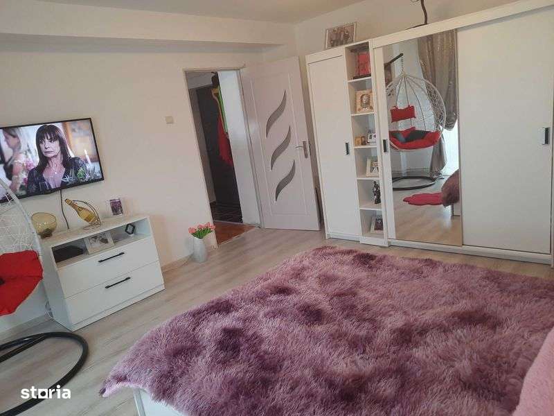 Vand apartament 2camere plus garaj mare la scara zona Dinca - Imagine principală: 5/8