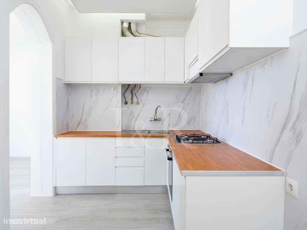 Apartamento T1 renovado com vista rio na Graça, Lisboa-11