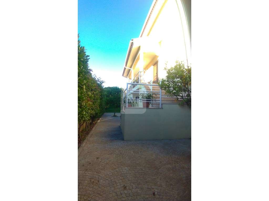 Moradia T4 com Logradouro e Jardim ao Intermarché de Vila Real - Grande imagem: 3/28