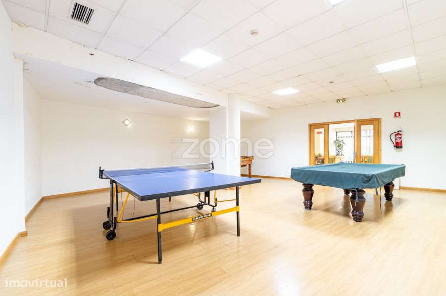 Apartamento T2+1 com Piscinas, Ginásio, Sala de Jogos e 2 Garagens-35