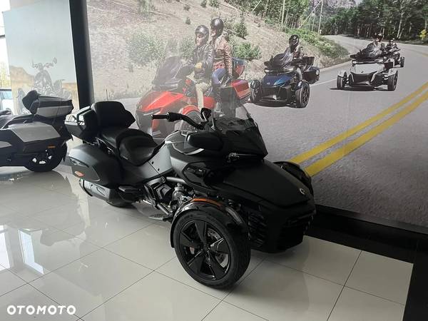 Can-Am Spyder - 2