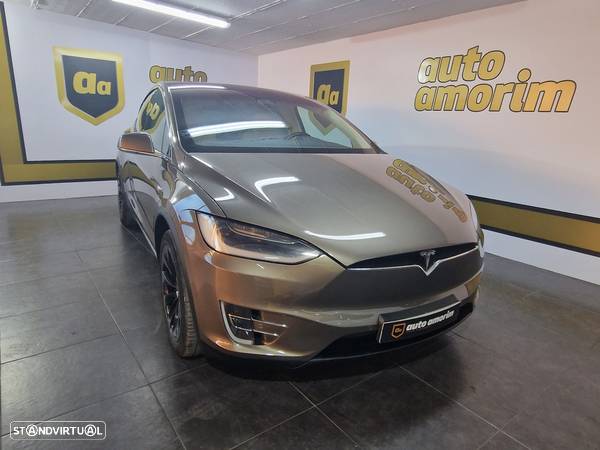 Tesla Model X 90D - 7