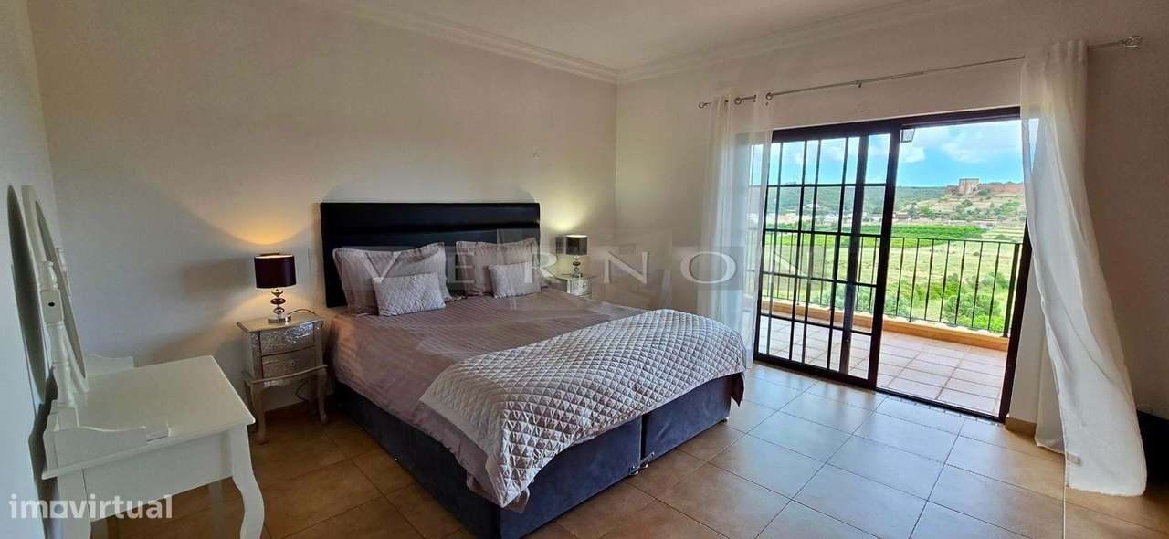 Moradia em Banda Duplex T2+2 com Piscina Privada e Garagem Dupla | Si-19