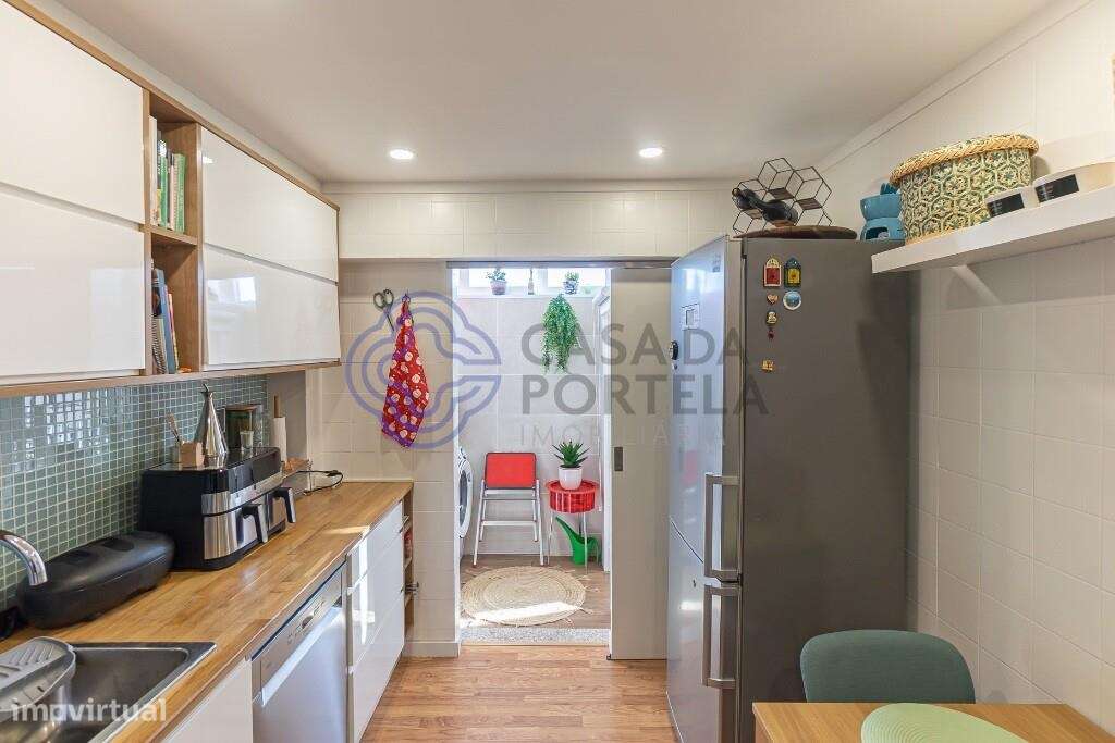 T2 Renovado junto à Av. da República | Garagem, Arrumos e Varanda - Grande imagem: 4/28