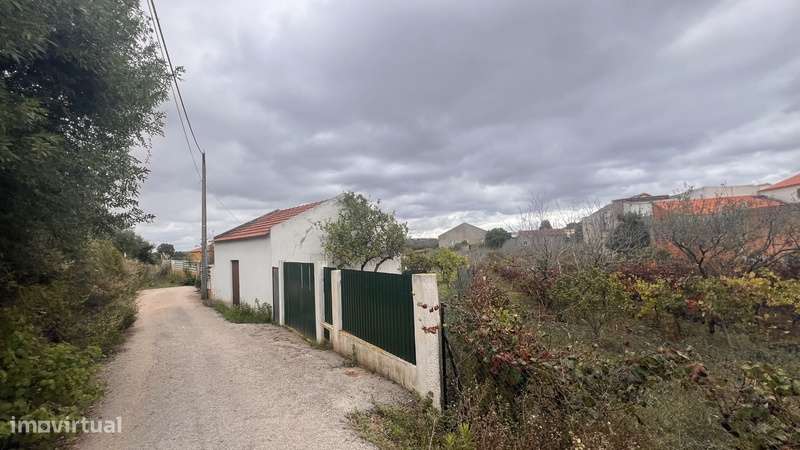 Armazém com Potencial para Moradia no Centro do Cadaval! - Grande imagem: 5/28