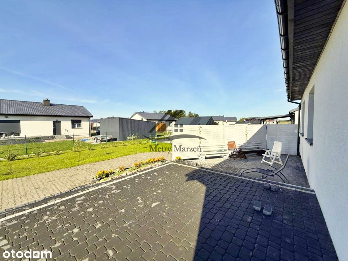 Niewielki urokliwy dom! Cicha i spokojna okolica!-12