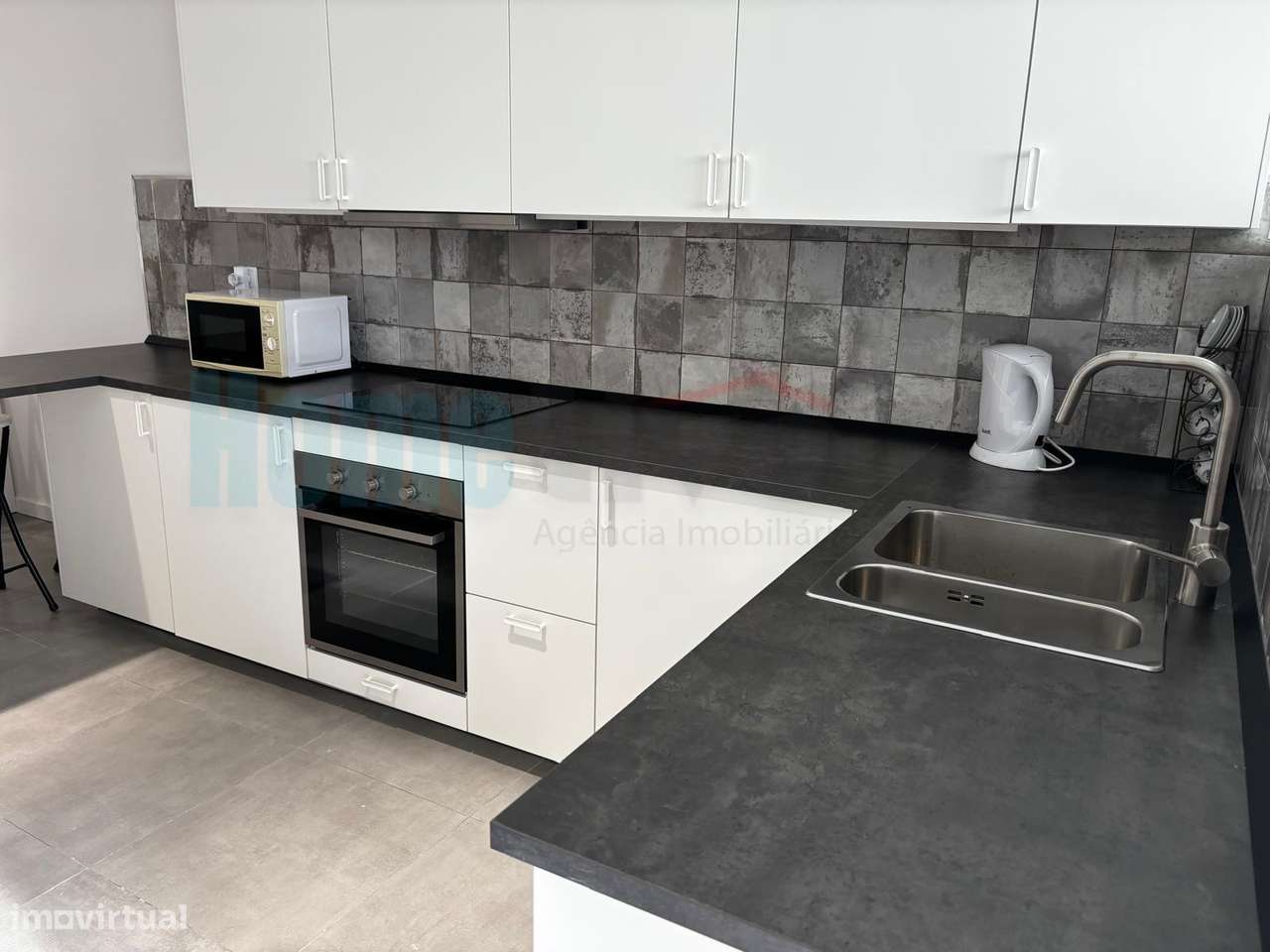 Apartamento T4 Remodelado e Mobilado Charquinho, Benfica - Grande imagem: 2/38